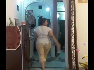 Hot desi indian bhabi shaking her sexi ass &boobs on the top of bigo live...4