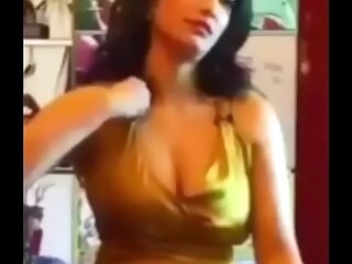 South indian shuriti hasan boob cleavage playing with her clothes to blindfold her cleavage